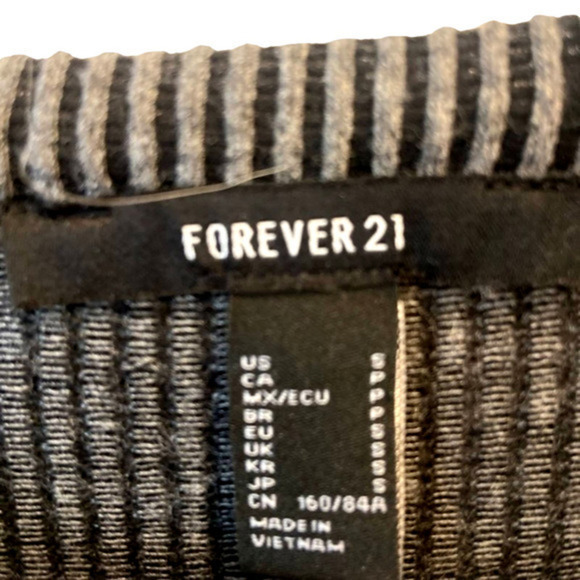 Forever 21 Top - Picture 1 of 3
